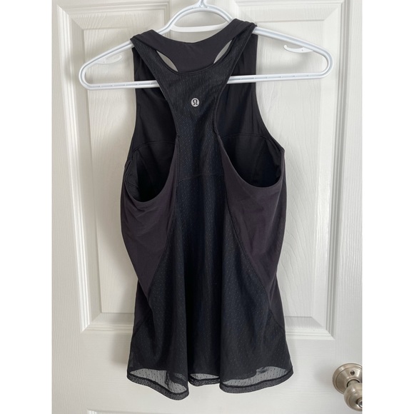 Lululemon tank size 4 or 6 - Picture 2 of 2